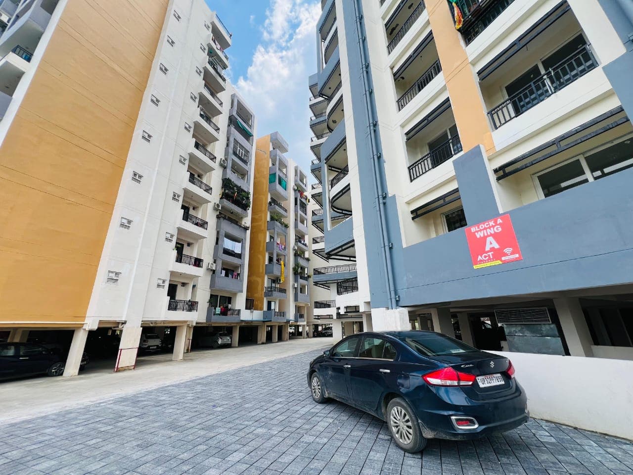 Paved Internal Boulevard Residences