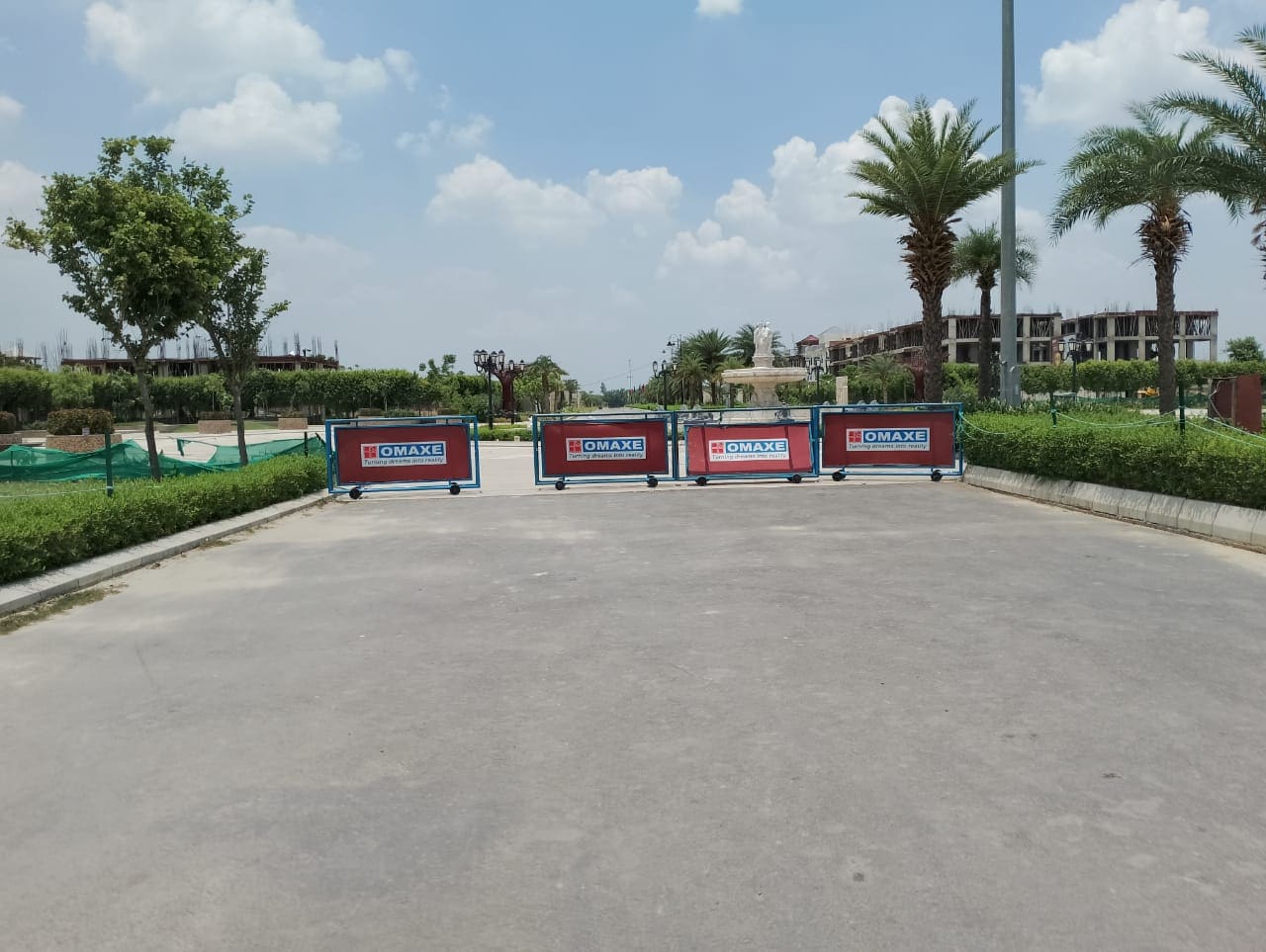 Highway-frontage commercial plotted corridor with arterial road access in Lucknow