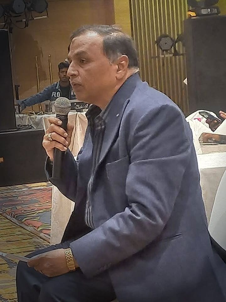 Founder and Principal Consultant of PROPERTYWAYS speaking to real estate clients in Lucknow